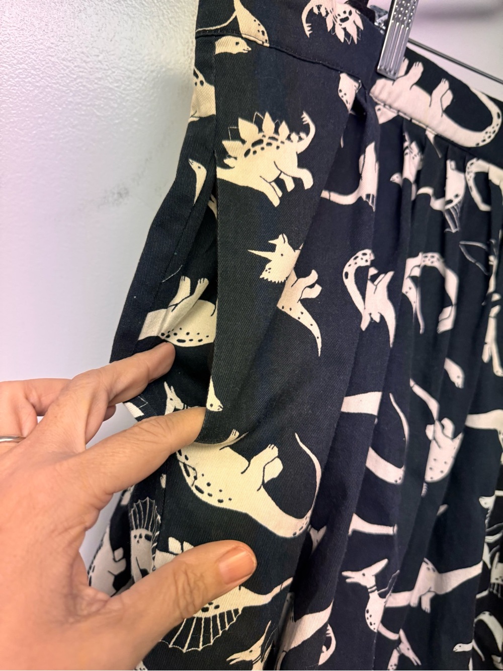 ModCloth Dinosaur Print Pleated Skirt Women’s 4X Black Cream Plus Size Pockets - Picture 5 of 12